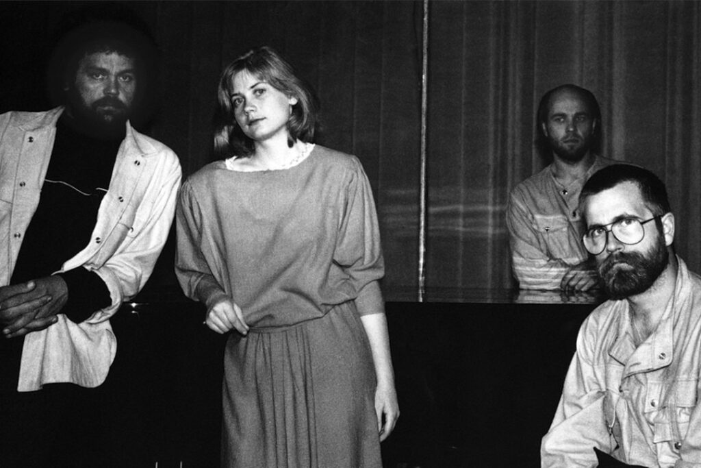 Ilona Balsytė ir Keistuolių teatras: nepakeičiama vaikų kultūros kūrėja 1 Ilona Balsytė Ilona Balsytė ir Keistuolių teatras: nepakeičiama vaikų kultūros kūrėja
